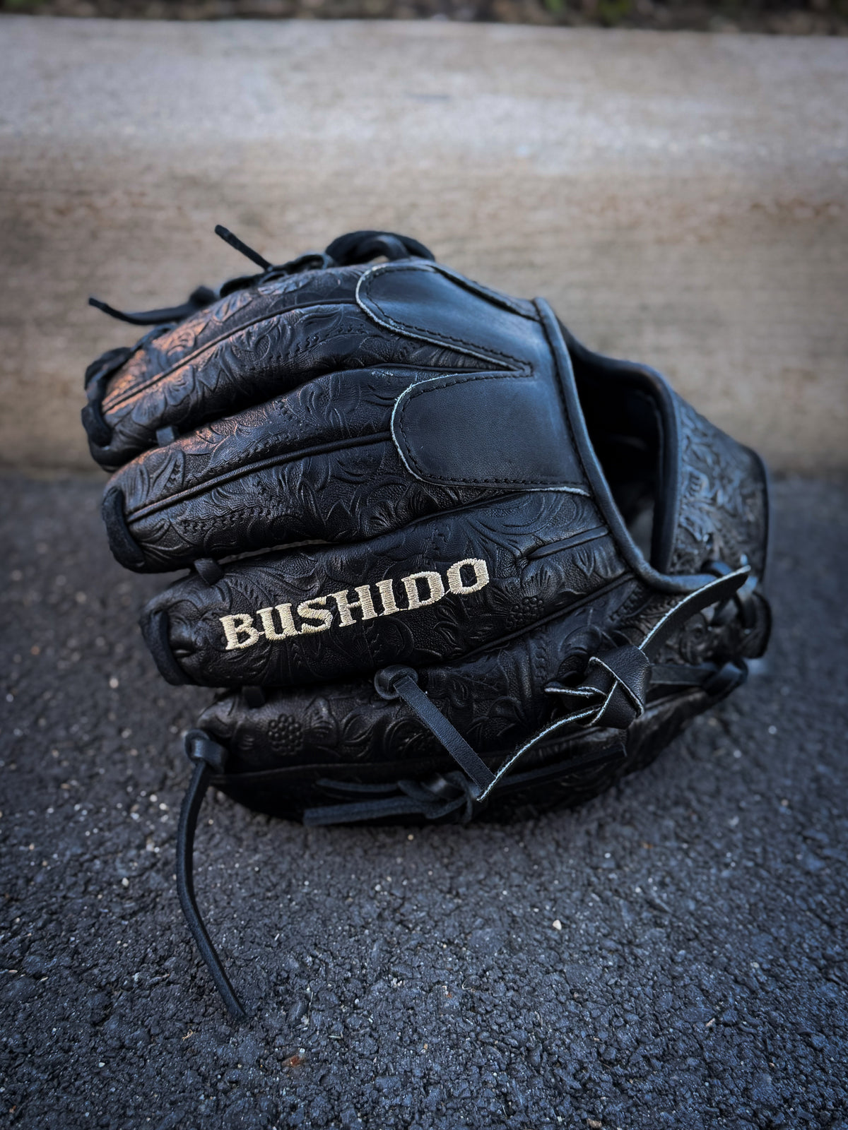 Bushido Pro Kip Stock Trainer Glove - Black Floral/Blonde